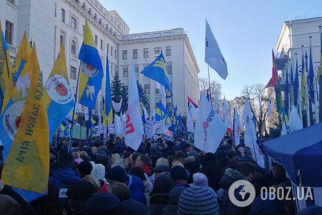 "Ганьба!" В Киеве под Офисом президента люди собрались на массовые митинги. Фото и видео