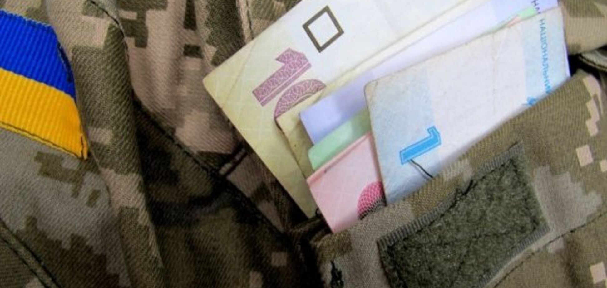 'Ни в чем себе не отказывайте!' В Украине выплаты военным сократили в 12 раз