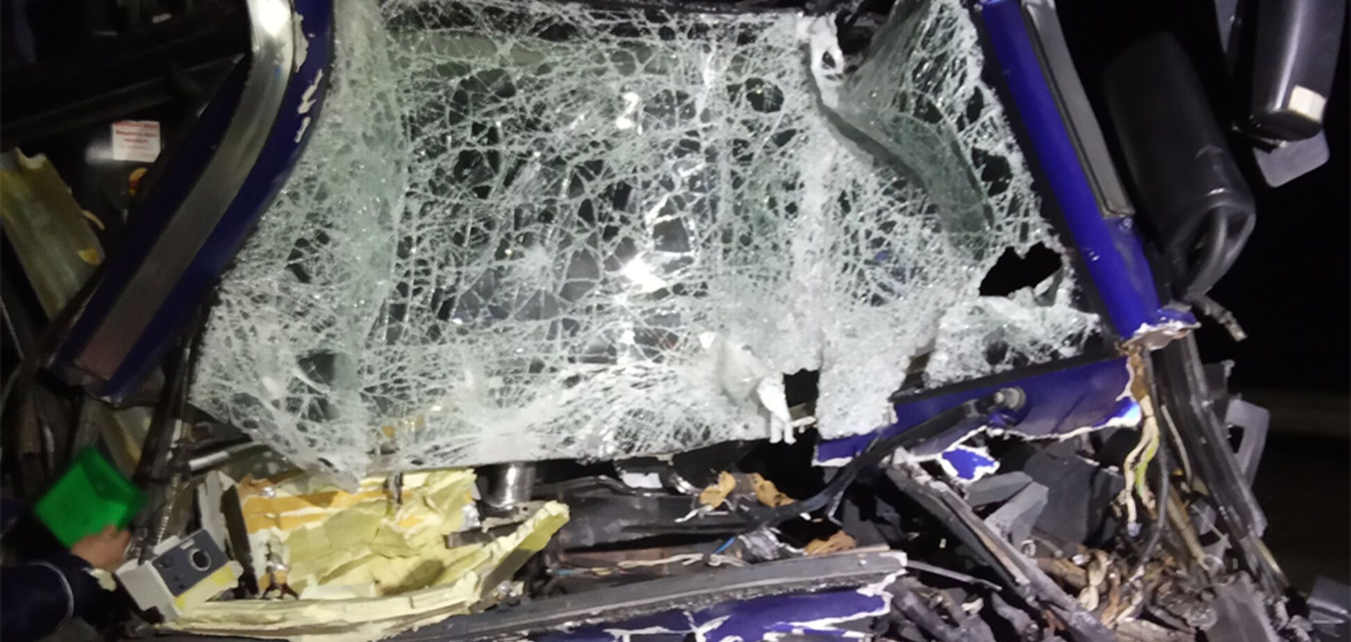 На трасі Одеса-Київ автобус влетів у вантажівку