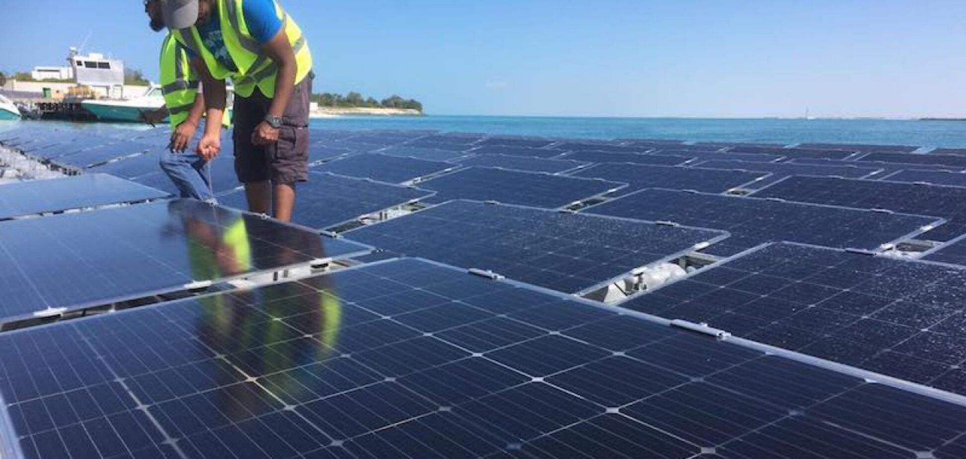 Зелений рай: в Еміратах острів для туристів перевели на плавучу енергію сонця