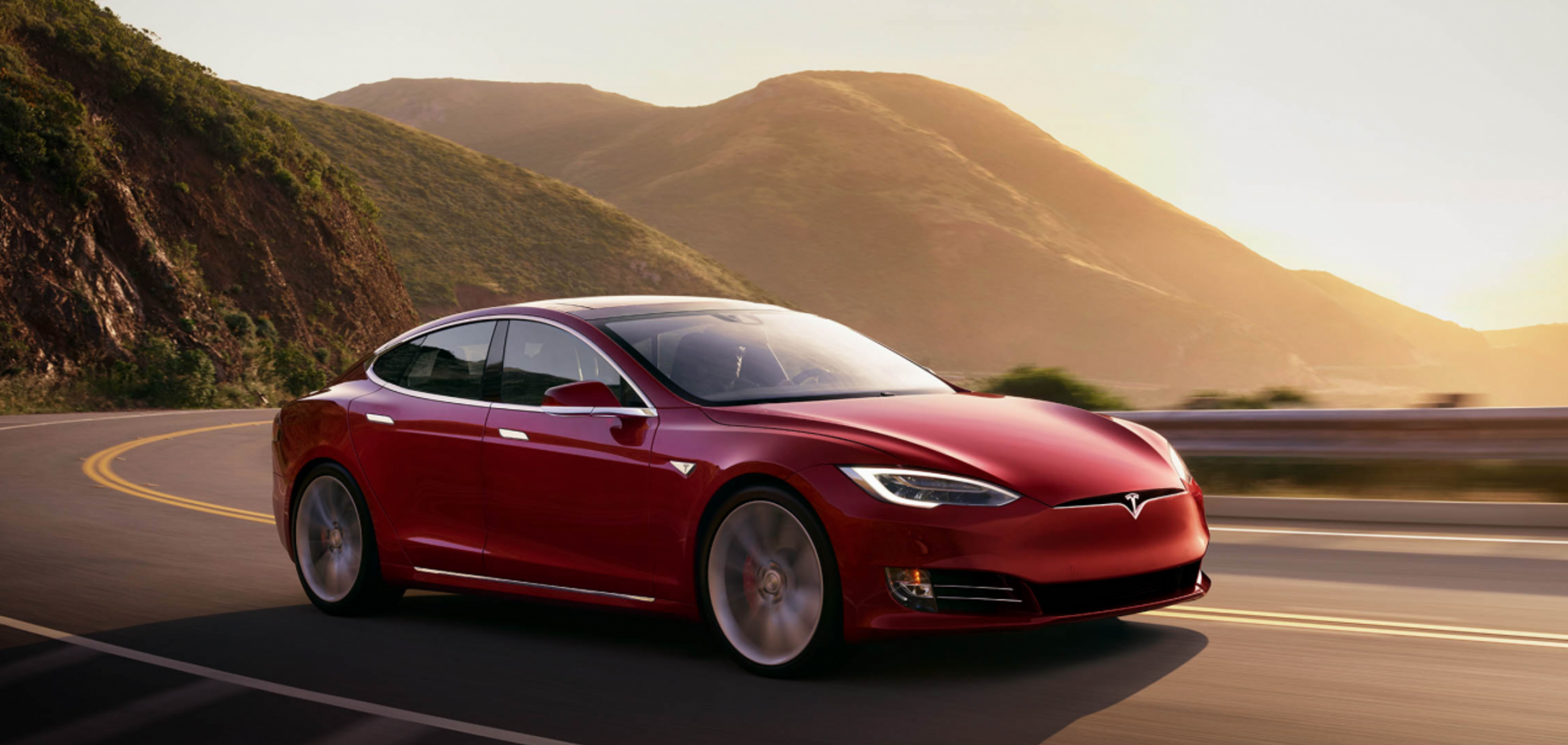 Хакеры взломали Tesla и резко увеличили возможности электромобилей