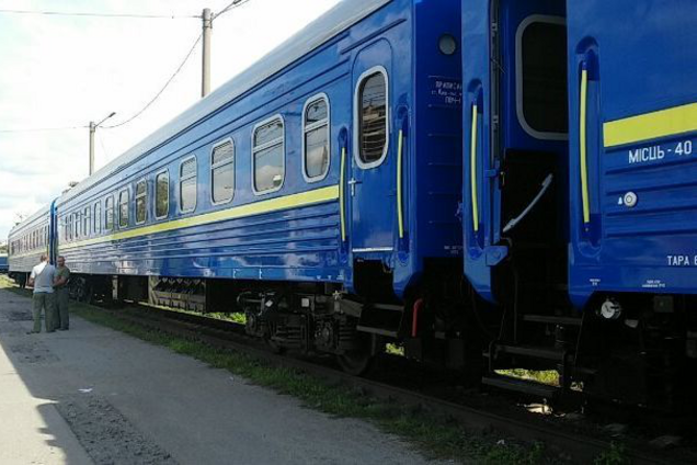 'Винен пасажир!' 'Укрзалізниця' пояснила падіння полиці на пенсіонерку: її підловили на невідповідності