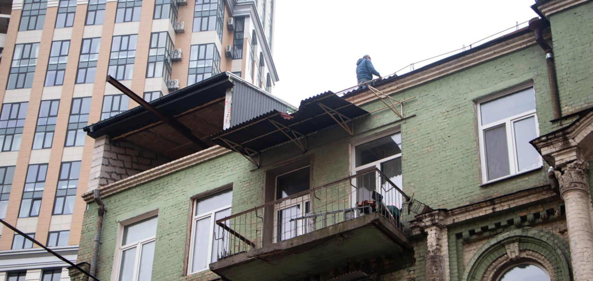 У Києві на архітектурній пам'ятці помітили незграбну надбудову