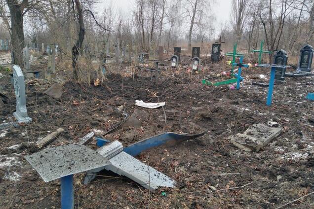Терористи ЛНР розбомбили з артилерії цвинтар