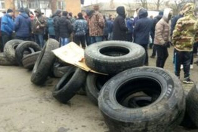 Государство молчит, когда кризис. Оно просто делит... премии