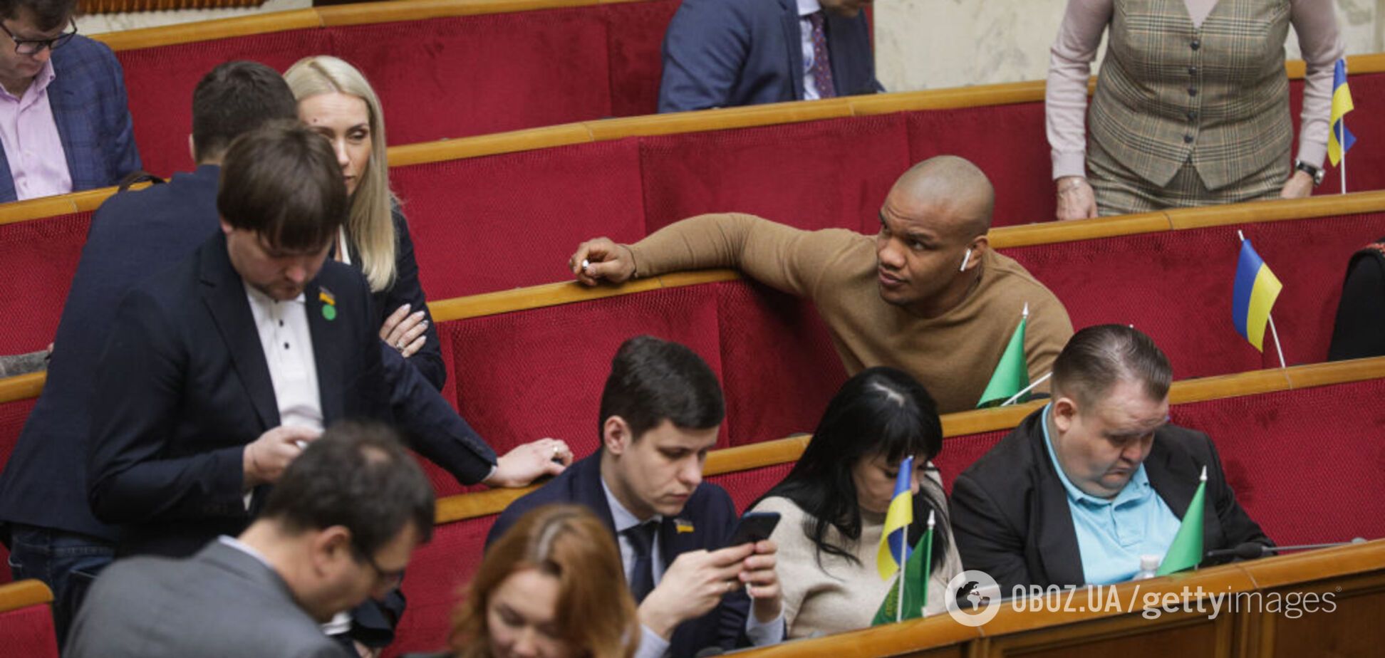 'Слуг народа' в Раде застали за 'просиживанием штанов'. Фото