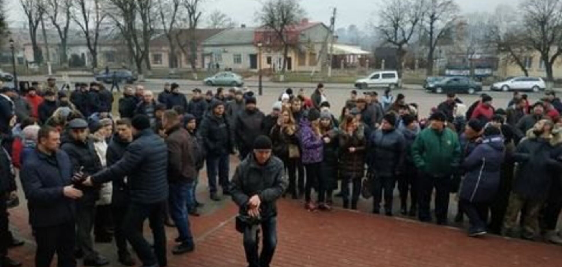 Провели молебень: під Тернополем заблокували санаторій, щоб не пустити евакуйованих з Уханя