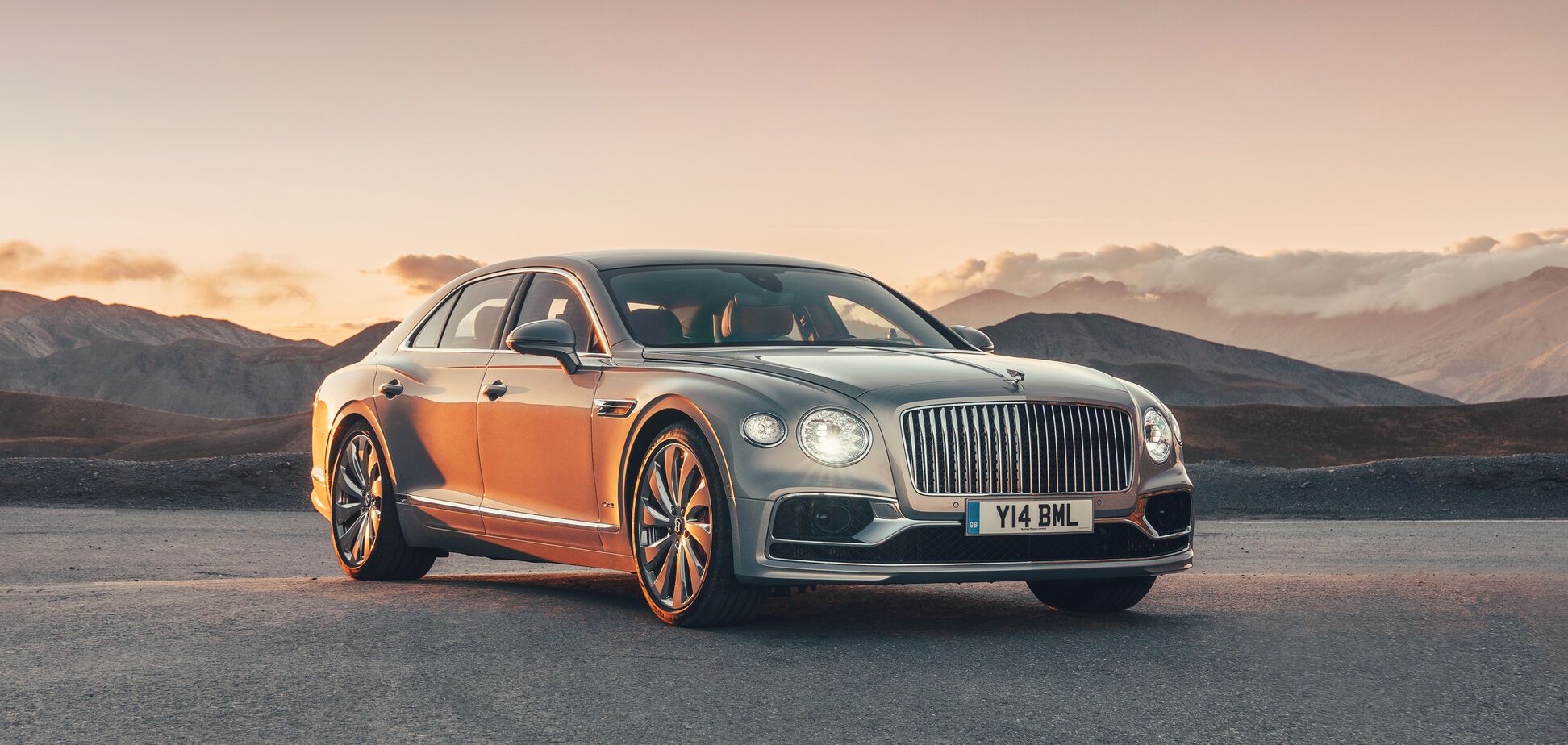 Вишукана розкіш: в Україні презентували Bentley Flying Spur