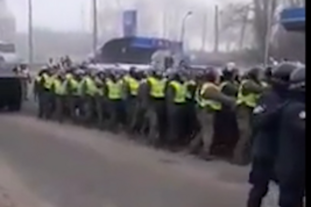 Появились новые кадры 'зачистки' в Новых Санжарах