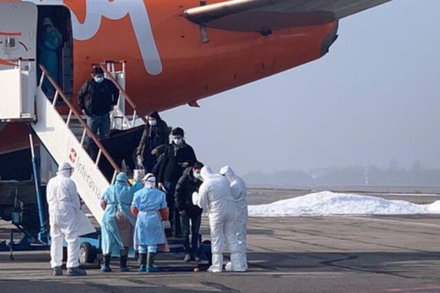 Самолет из Китая: что известно о прибывших украинцах
