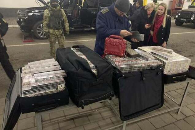 За контрабанду на Закарпатской таможне задержали дипломата