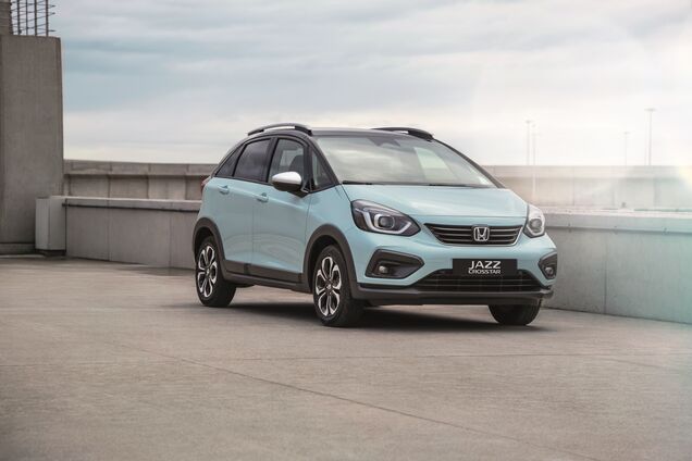 Honda Jazz получила новый дизайн и стала гибридом