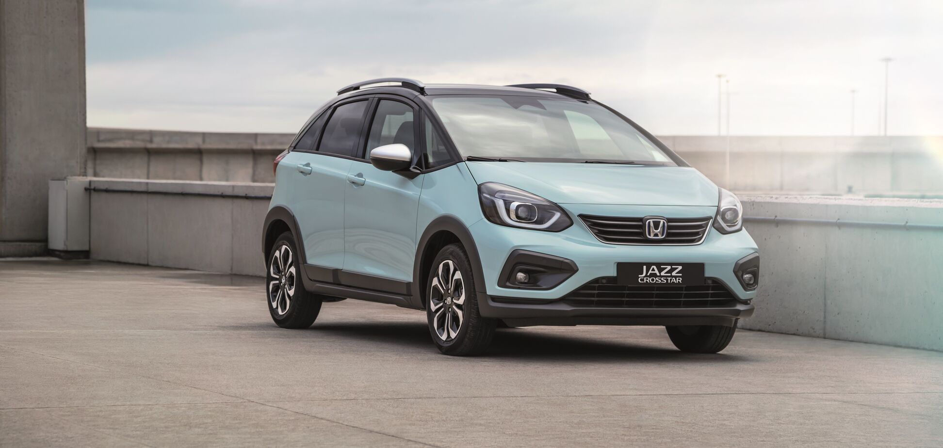Honda Jazz получила новый дизайн и стала гибридом