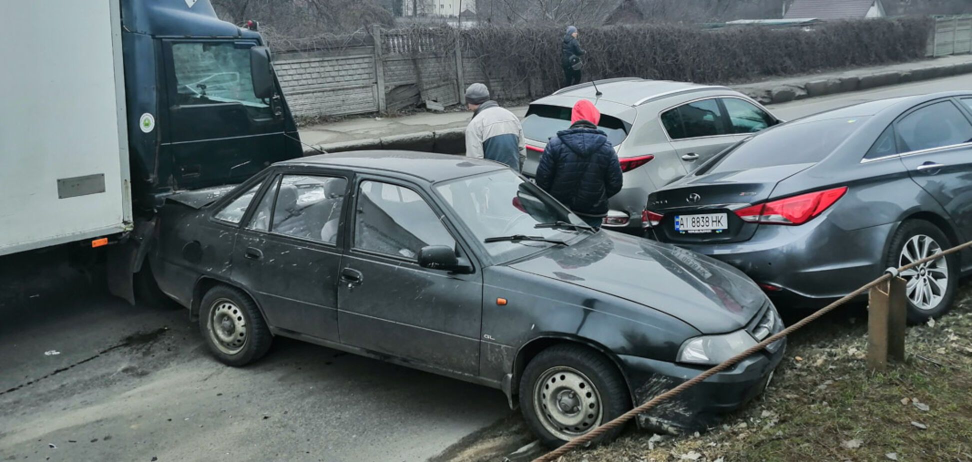 У Києві вантажівка без гальм протаранила маршрутку і чотири авто