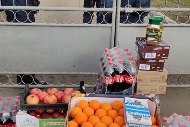 Переселенцы привезли еду для украинцев в Новых Санжарах