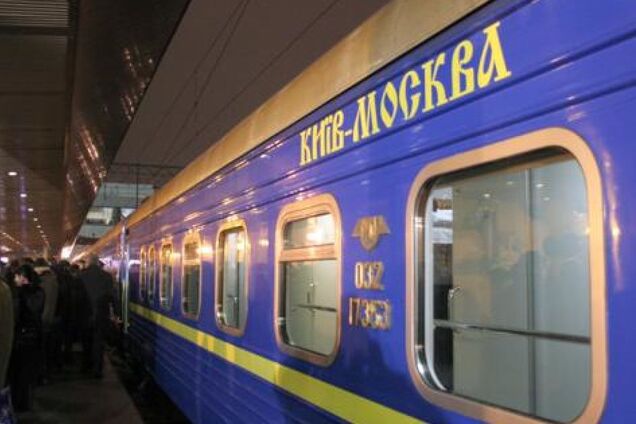 З поїзда Київ – Москва зняли жінку із симптомами коронавірусу: на карантині весь вагон
