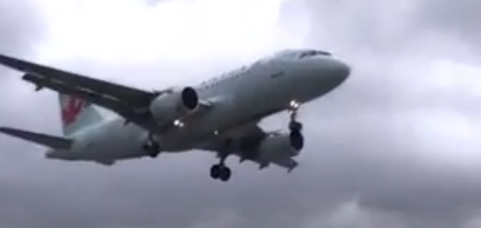 В США произошло жесткое ЧП с пассажирским самолетом. Видео