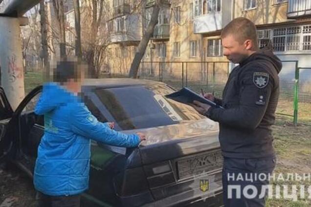 Хотел покататься: в Одессе ребенок угнал авто и уснул