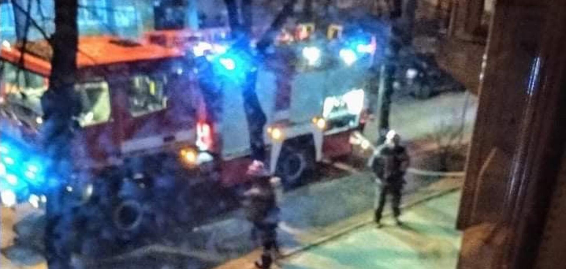 В Киеве неизвестные подожгли жилой дом: подробности и фото