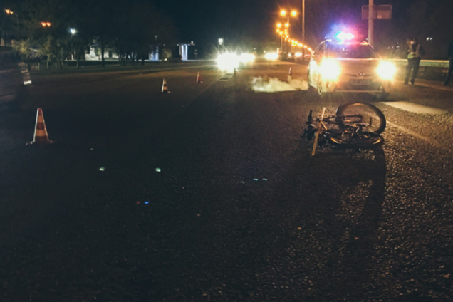 У Дніпрі автомобіль на швидкості зніс велосипедиста. Відео