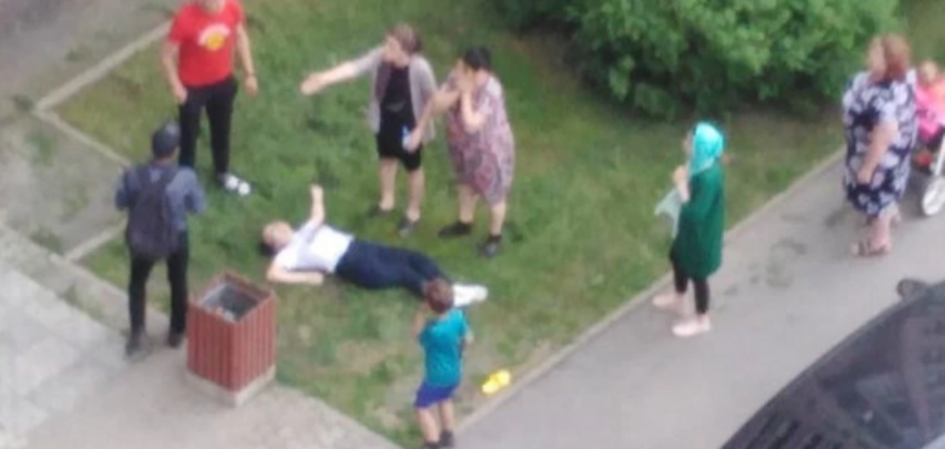 У Кривому Розі під вікнами багатоповерхівки знайшли тіло жінки: підозрюють самогубство