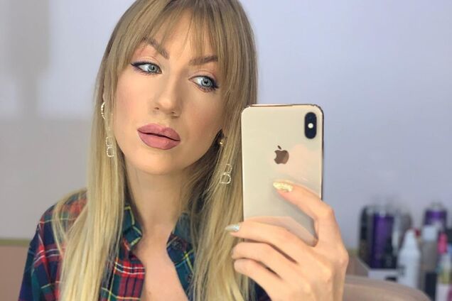 Нікітюк завела мережу відвертим фото в крихітному купальнику