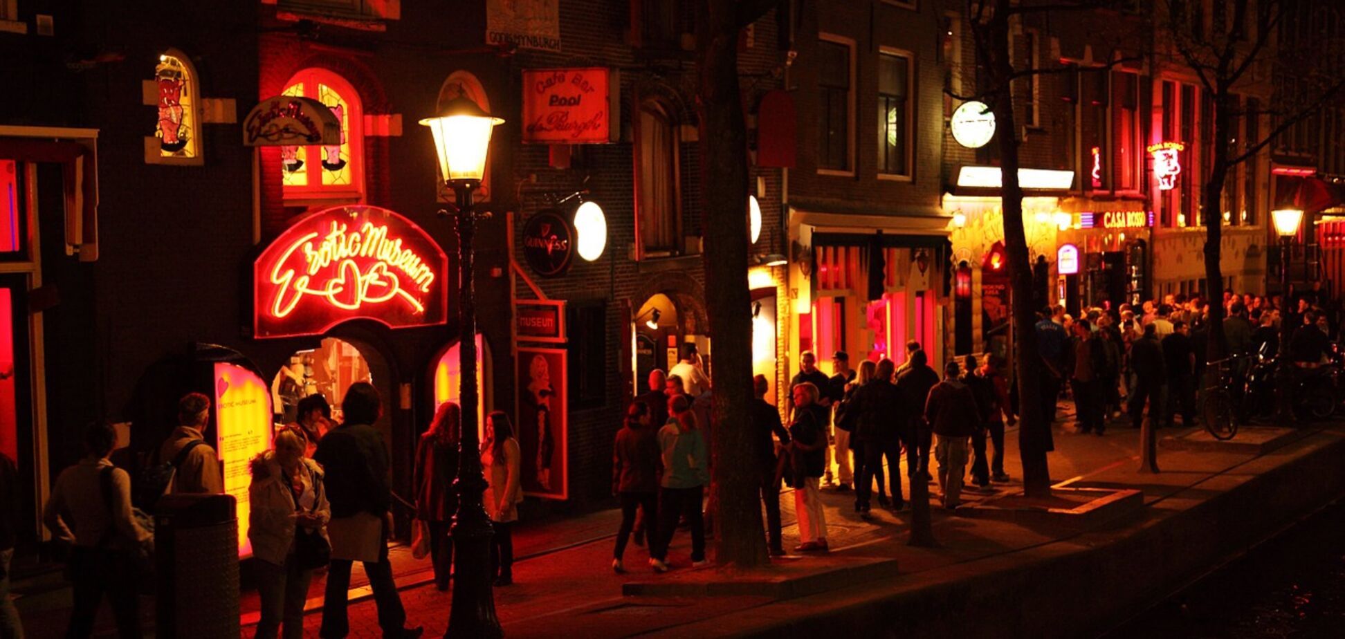 Знаменитый квартал красных фонарей в Амстердаме хотят прикрыть
