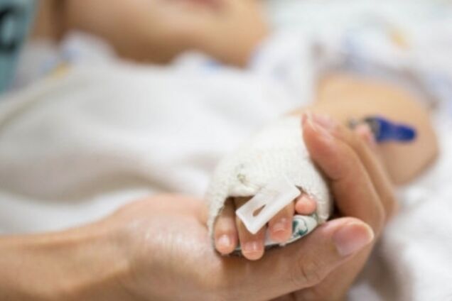 В Днепре трехлетний ребенок сел в ведро с кипятком: обожжено 50% тела