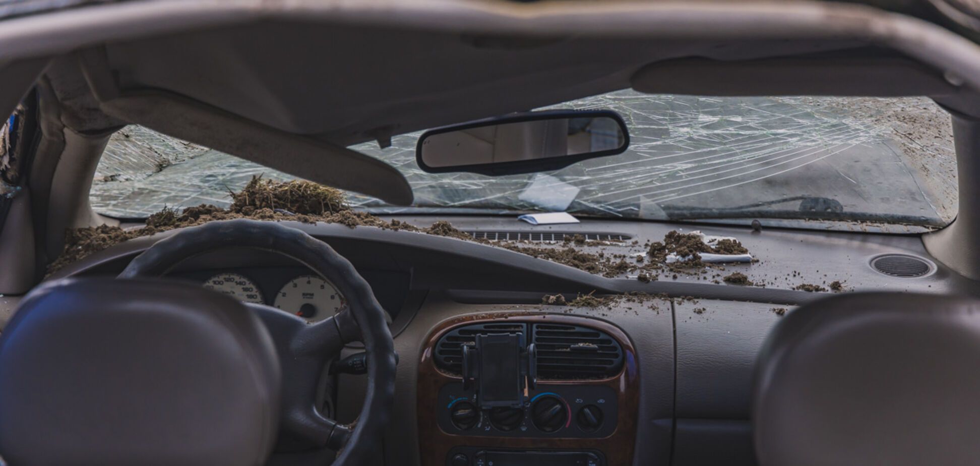 У Дніпрі перекинувся автомобіль з дитиною. Фото і подробиці НП