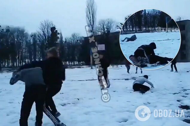 В Харькове школьники устроили массовую драку. Видео попало в сеть