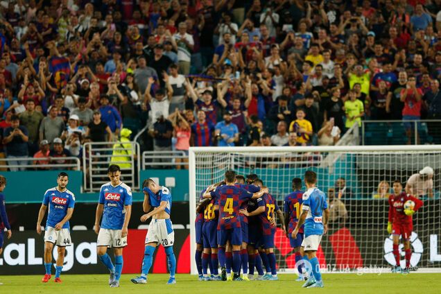 "Наполи" – "Барселона": где смотреть онлайн матч 1/8 финала Лиги чемпионов
