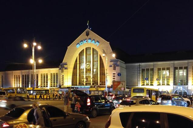 В центре Киева появились зарядные станции для электромобилей: где их искать