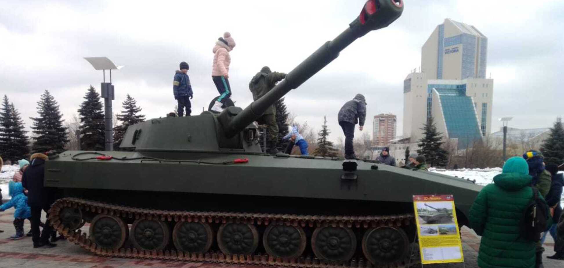 У 'ДНР' похвалилися 'віджатою' військовою технікою. Фоторепортаж