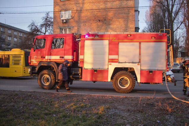 В Киеве в горящем коллекторе нашли три тела. Фото и видео