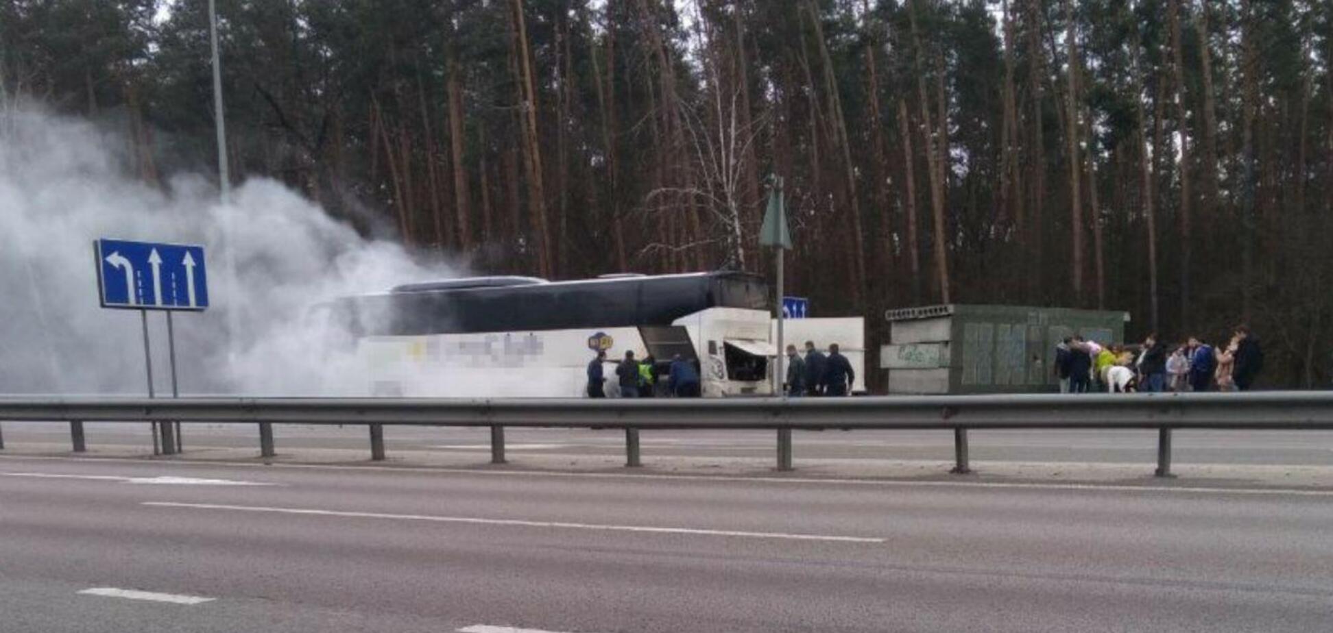 На подъезде к Киеву горел пассажирский автобус