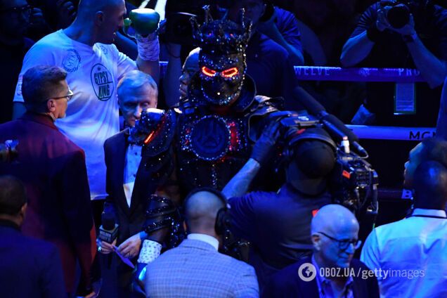 Деонтей Уайлдер в костюме