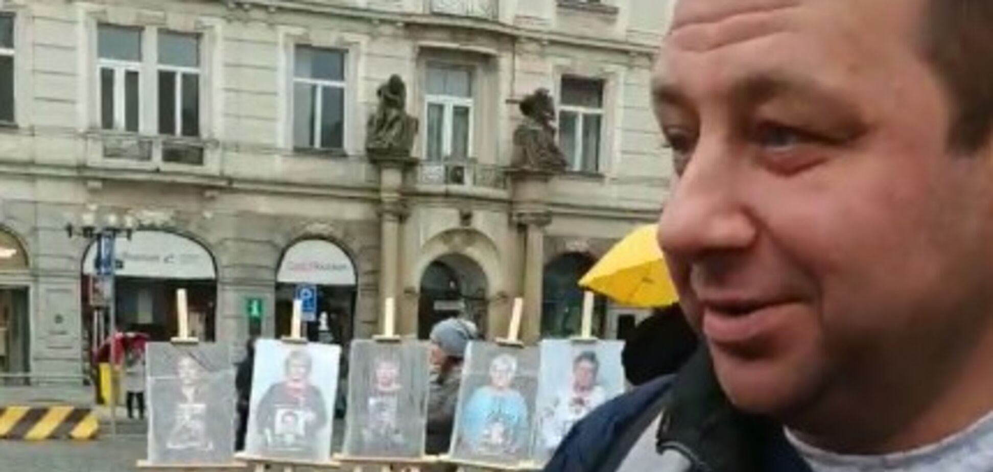'Ви хворі!' Росіяни в Чехії спробували зірвати виставку про загиблих українських воїнів. Фото і відео