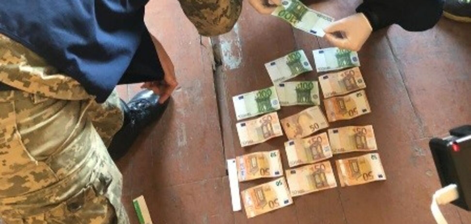 В Черновицкой области пограничник 'погорел' на взятничестве и покрытии контрабанды