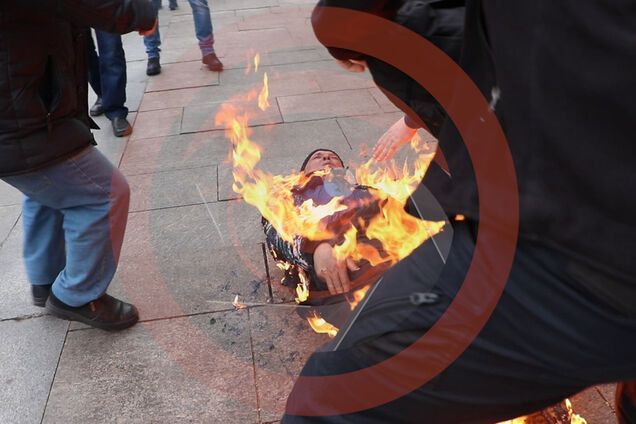 У Києві під ОПУ чоловік скоїв самопідпал