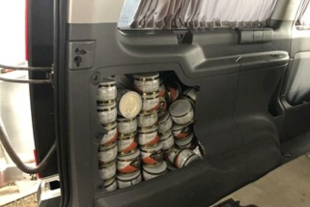 На Закарпатской таможне задержали партию контрабандной икры