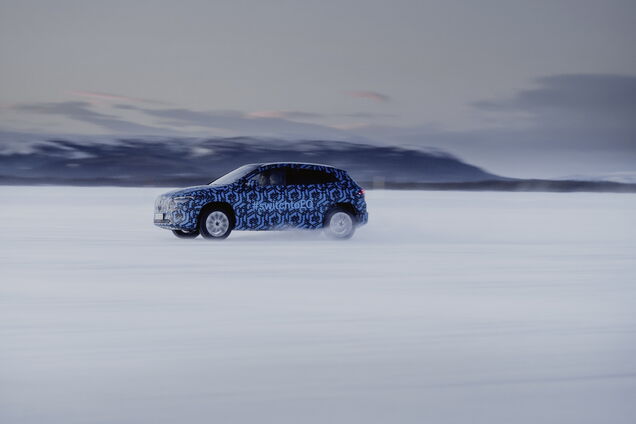 Mercedes вперше показав свого конкурента Tesla Model Y. Фото