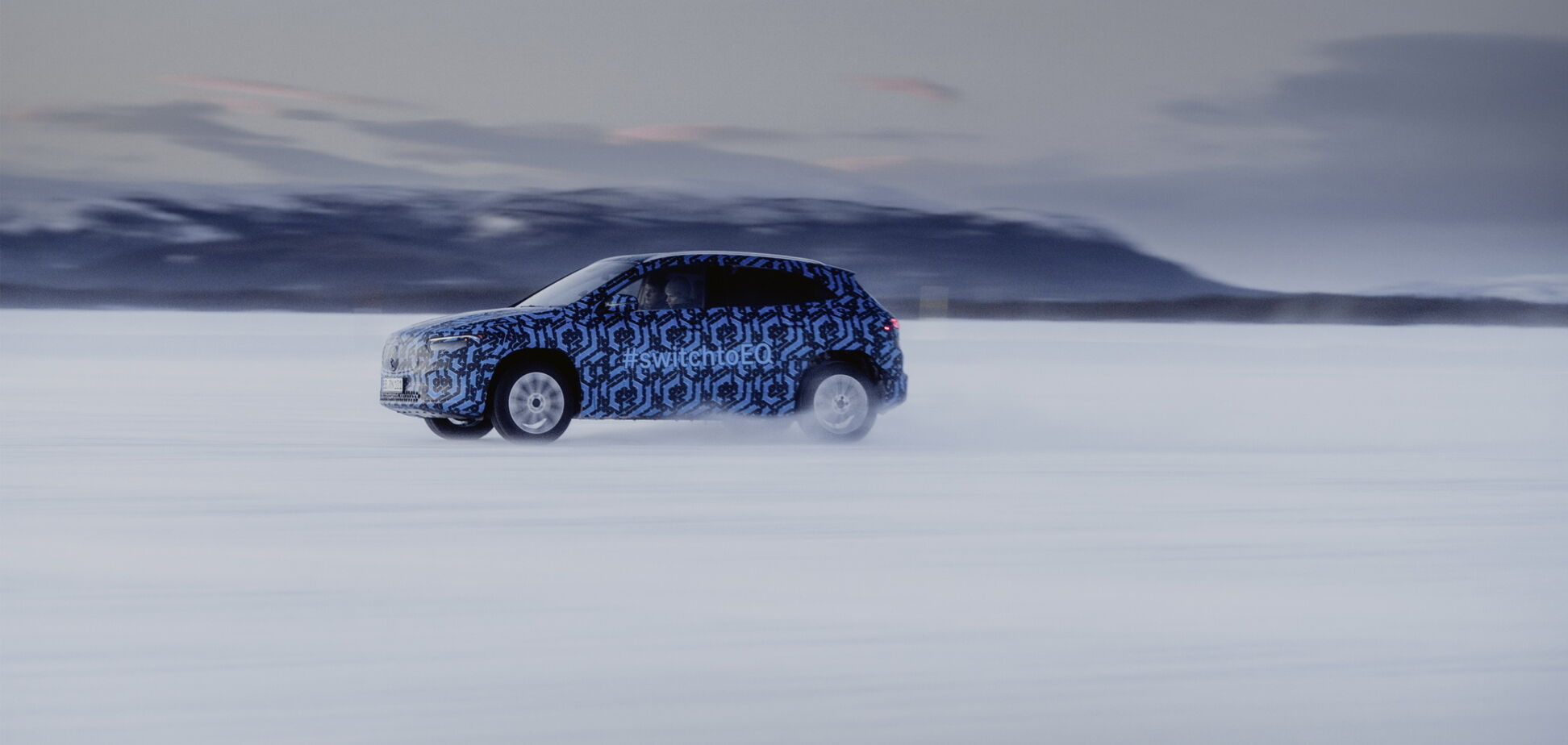 Mercedes впервые показал своего конкурента Tesla Model Y. Фото