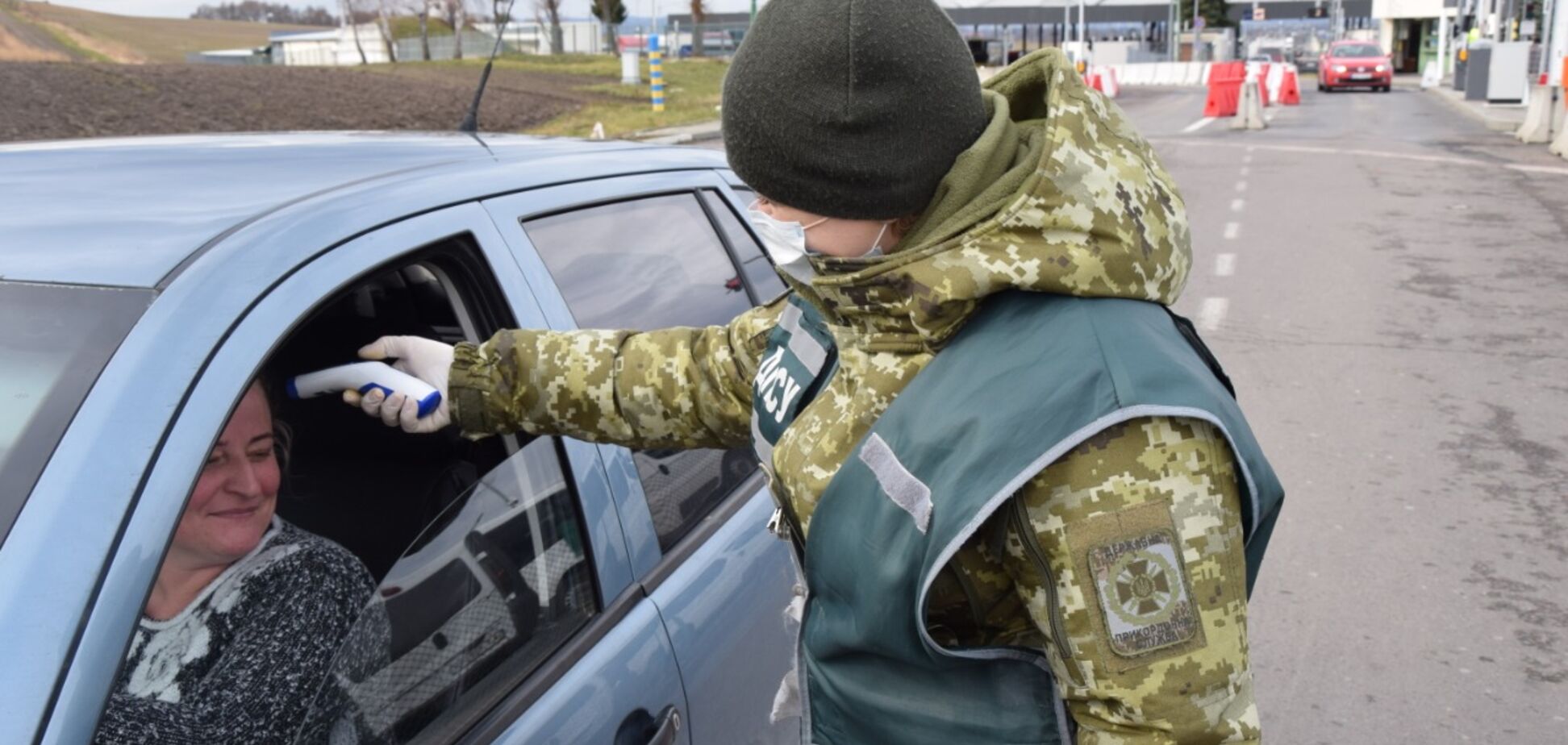 На границах у приезжих начали проверять температуру: в МВД рассказали подробности