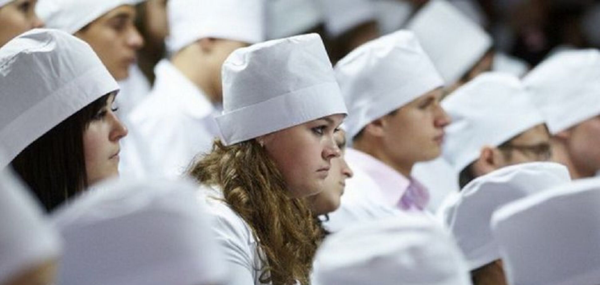 Медики получат 200% надбавки к зарплате на период коронавируса