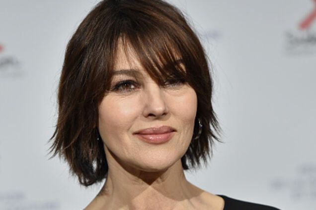 55-летняя Беллуччи сверкнула большой грудью на публике. Фото