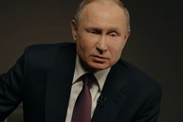 Путін показав 'в'язничний' жест на інтерв'ю ТАСС