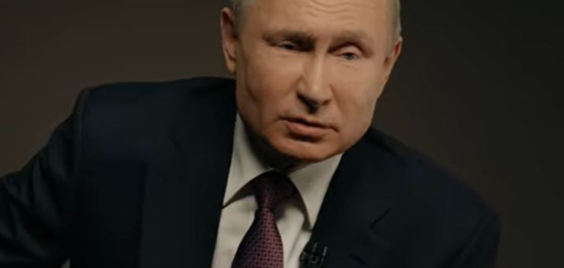Путин показал 'тюремный' жест на интервью ТАСС