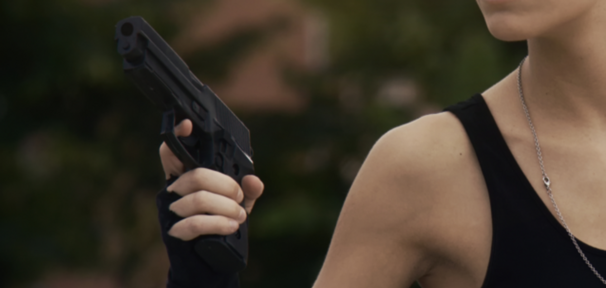 Няня випадково підстрелила дитину, роблячи селфі з пістолетом