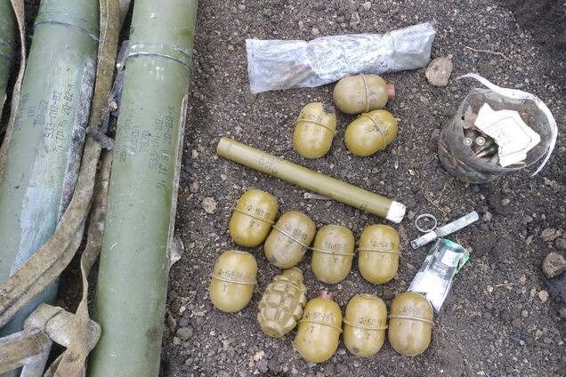 На Донбасі знайшли схованку зі зброєю російських ДРГ