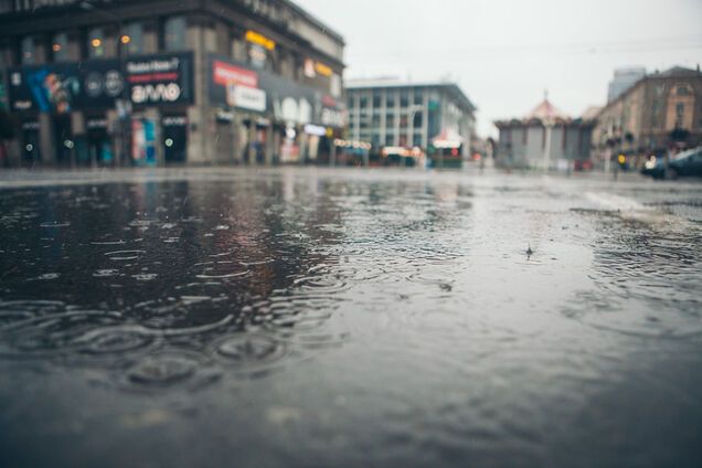 Зливи та пориви вітру: синоптики оголосили штормове попередження в Дніпрі